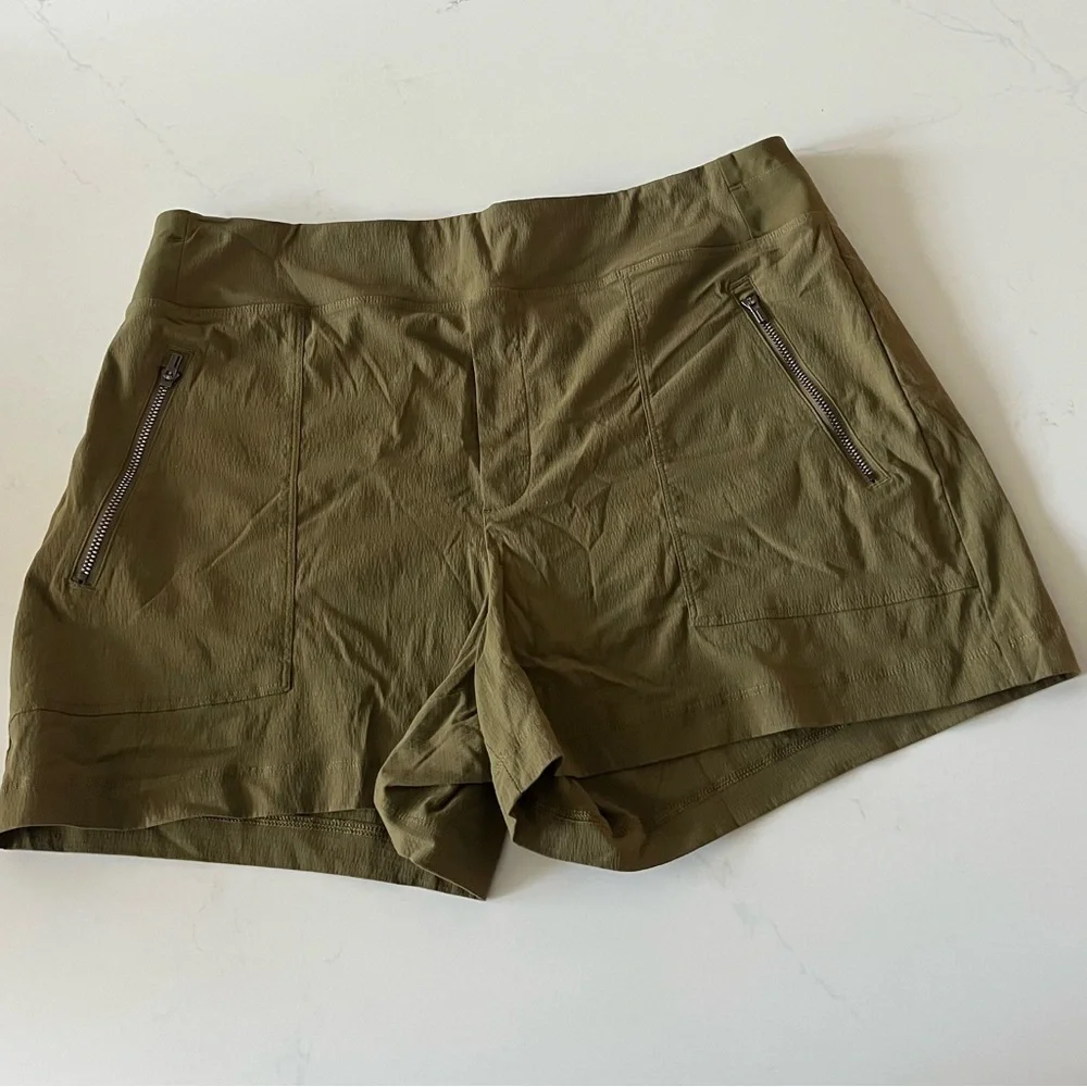 Athleta Olive Trekkie North Mid Rise Shorts Sz 14 - Picture 3 of 8